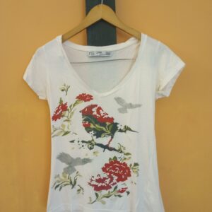 Remera zara estampada usada