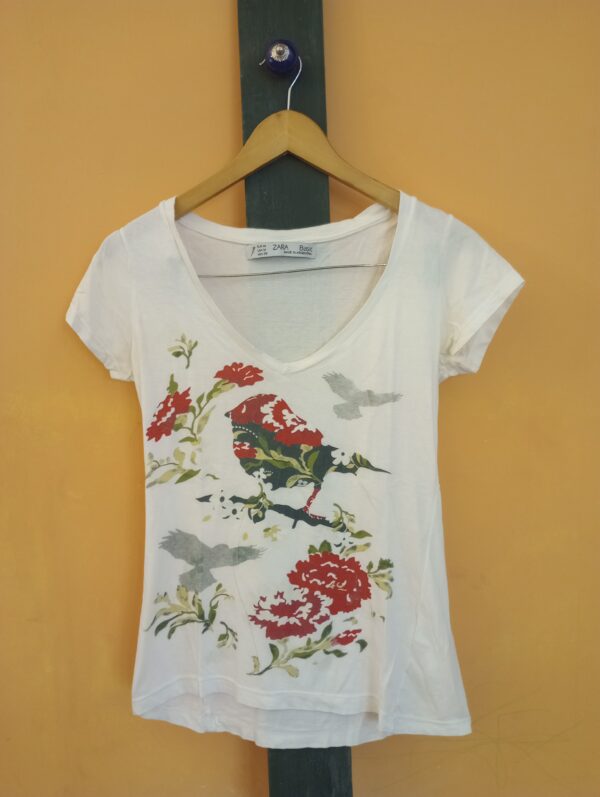 Remera zara estampada usada